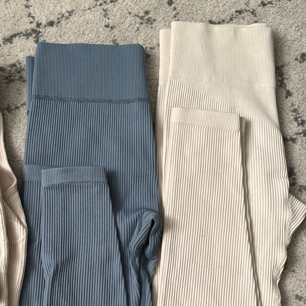 🚫 sold 🚫 2 Small Seamless Rib-Knit High Support Leggings